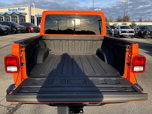 Used 2025 Jeep Gladiator Sport image 33