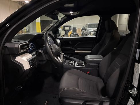 Used 2024 Toyota Tacoma TRD Off-Road image 9