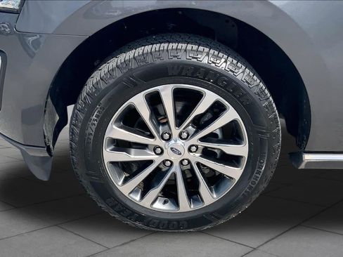 Used 2018 Ford Expedition Limited RWD image 11