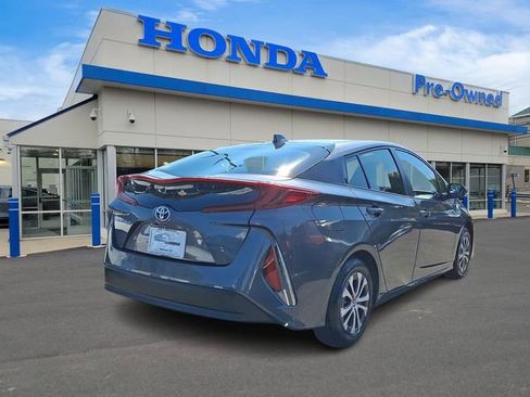 Used 2022 Toyota Prius Prime LE FWD image 4