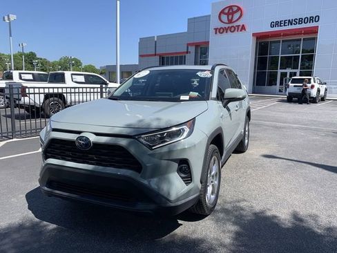 Used 2021 Toyota RAV4 XLE Premium AWD/4WD image 4