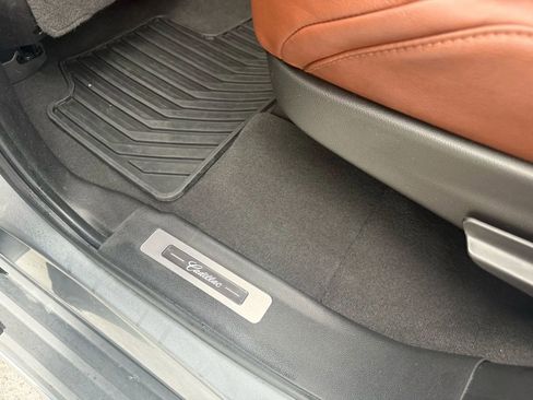 Used 2019 Cadillac Escalade Luxury image 39