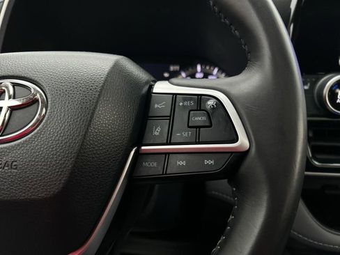 Used 2023 Toyota Highlander XLE image 41