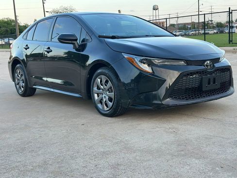 Used 2021 Toyota Corolla LE image 3
