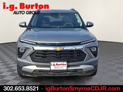 Used 2025 Chevrolet TrailBlazer LT image 2