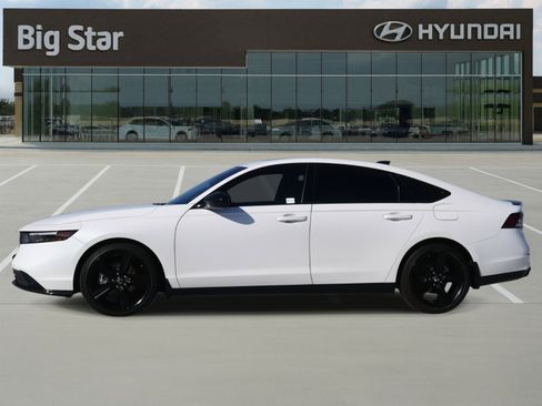 Used 2025 Honda Accord Sport image 2