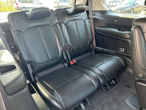 Used 2023 Jeep Grand Cherokee L Limited w/ Luxury Tech Group II AWD/4WD image 32