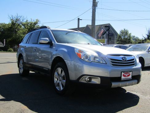 Used 2012 Subaru Outback 2.5i Limited image 1