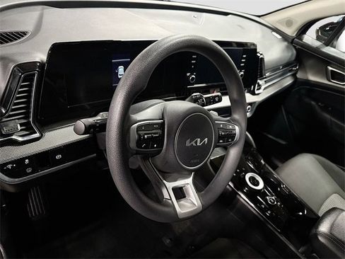 Used 2023 Kia Sportage LX image 9