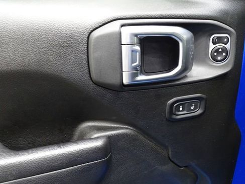 Used 2024 Jeep Wrangler Rubicon w/ Safety Group image 17