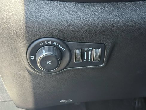 Used 2024 Jeep Compass Trailhawk AWD/4WD image 15