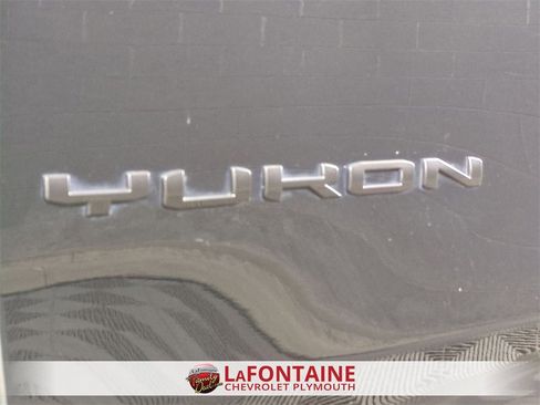 Used 2023 GMC Yukon SLT w/ SLT Premium Package image 32