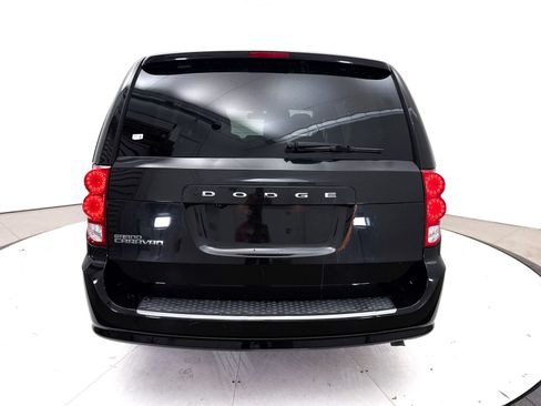 Used 2020 Dodge Grand Caravan SE w/ UConnect Hands-Free Group FWD image 13