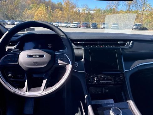 New 2025 Jeep Grand Cherokee L Altitude image 13