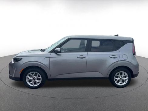 Used 2025 Kia Soul LX w/ LX Technology Package FWD image 7