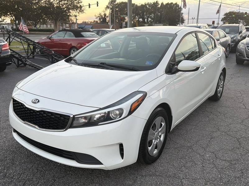 Used 2017 Kia Forte LX FWD image 4