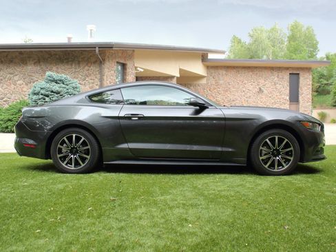 Used 2017 Ford Mustang Coupe RWD image 4