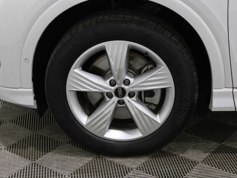 Used 2024 Audi Q4 e-tron Premium Plus image 33