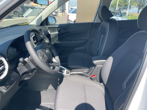 New 2025 Hyundai Venue Limited image 16