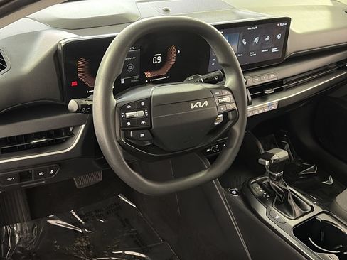 Used 2025 Kia K4 FWD image 11