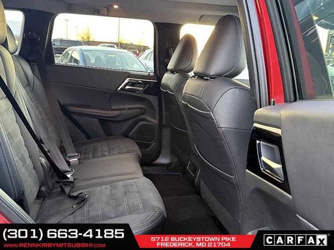 Used 2023 Mitsubishi Outlander SE image 13