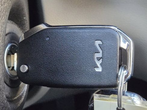 Certified 2025 Kia Soul LX image 21