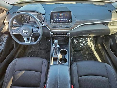 Used 2024 Nissan Altima 2.5 SV image 17