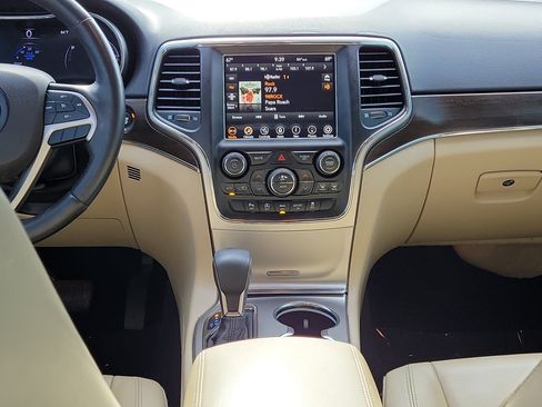 Used 2018 Jeep Grand Cherokee Limited RWD image 17