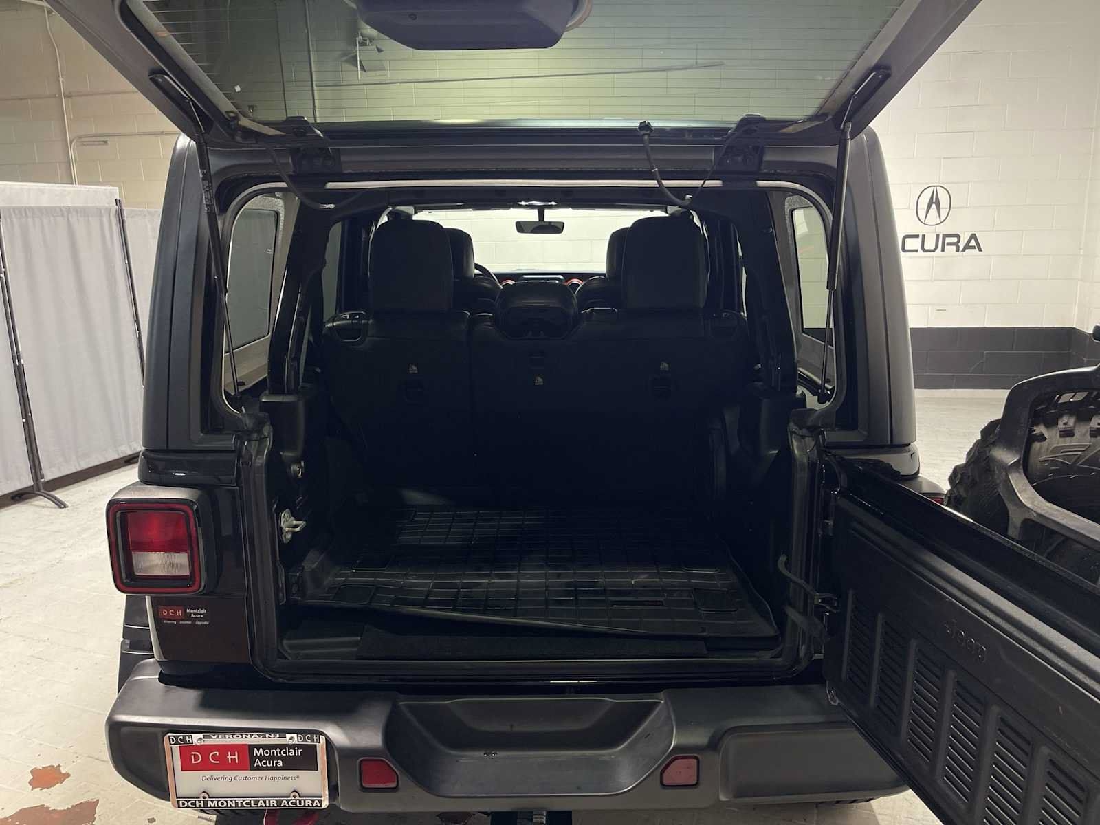 Used 2020 Jeep Wrangler Unlimited Rubicon w/ Dual Top Group AWD/4WD image 19