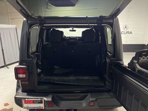 Used 2020 Jeep Wrangler Unlimited Rubicon w/ Dual Top Group AWD/4WD image 19