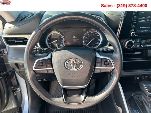 Used 2022 Toyota Highlander XLE AWD/4WD image 14