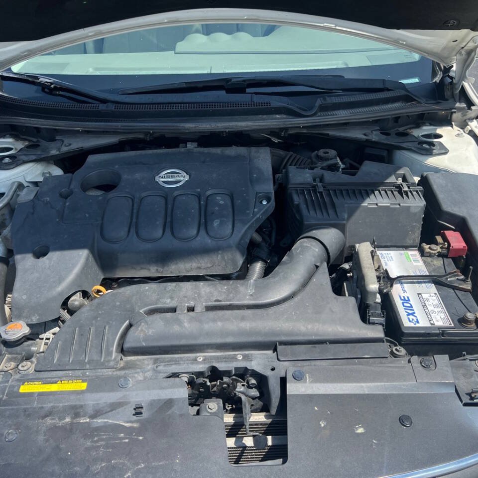 Used 2011 Nissan Altima 2.5 S FWD image 17