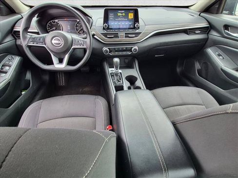 Used 2025 Nissan Altima 2.5 SV FWD image 14
