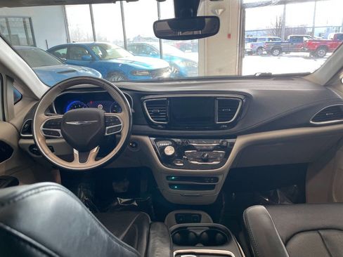 Used 2020 Chrysler Pacifica Limited image 23