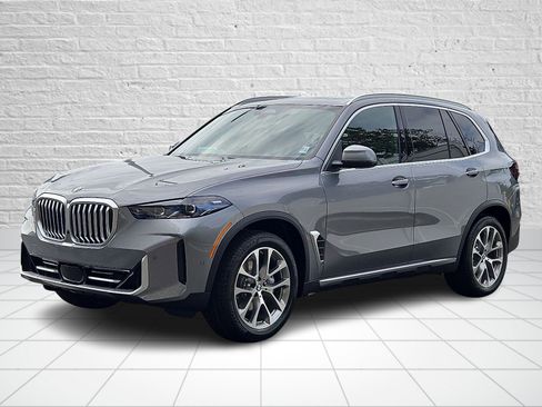 Used 2026 BMW X5 xDrive40i w/ Climate Comfort Package image 2