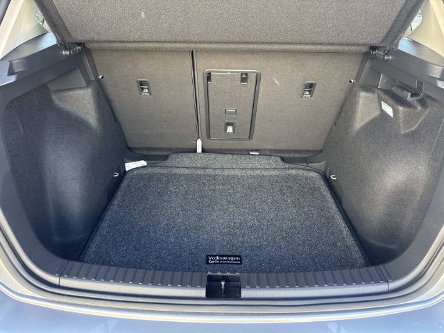Certified 2025 Volkswagen Taos SE FWD image 29