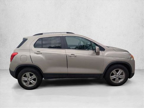 Used 2016 Chevrolet Trax LT w/ LT Convenience Package FWD image 4