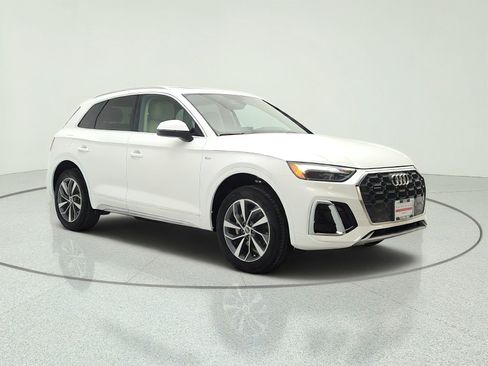 Used 2023 Audi Q5 2.0T Premium w/ Convenience Package AWD/4WD image 3