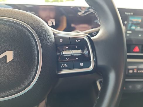 Used 2025 Kia Carnival FWD image 24