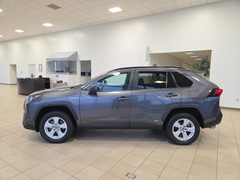 Used 2020 Toyota RAV4 LE image 2