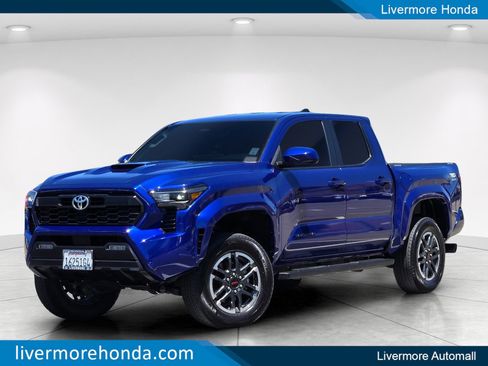 Used 2025 Toyota Tacoma TRD Sport AWD/4WD image 1
