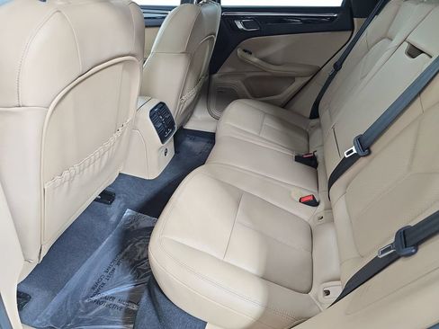 Certified 2025 Porsche Macan AWD/4WD image 24