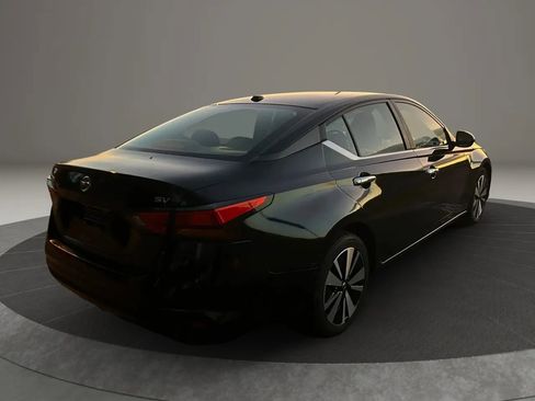 Used 2022 Nissan Altima 2.5 SV FWD image 8