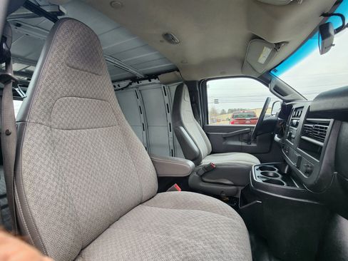 Used 2017 GMC Savana 3500 Extended image 37