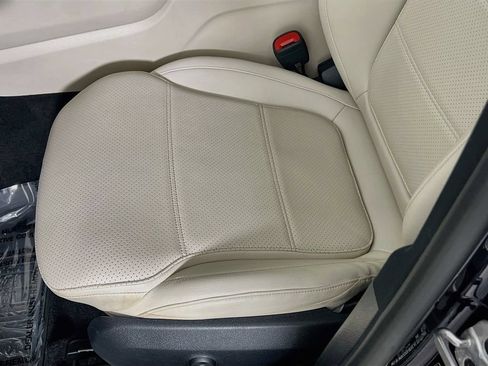 Used 2024 Mercedes-Benz GLC 300 4MATIC image 19