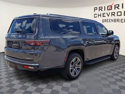 Used 2024 Jeep Wagoneer L Series II w/ Flexible Seating Group AWD/4WD image 8