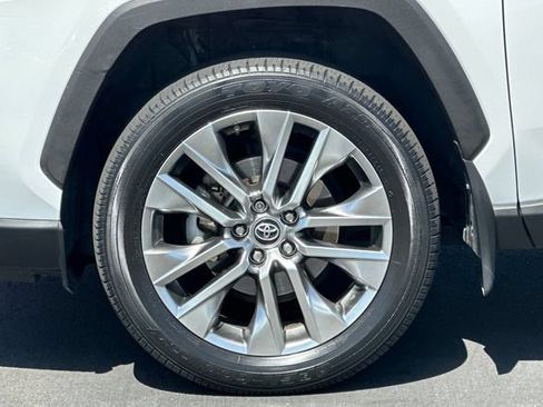 Certified 2019 Toyota RAV4 XLE Premium w/ Carpet Mat Package FWD image 31