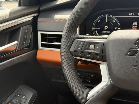 New 2025 Mitsubishi Outlander SEL image 10