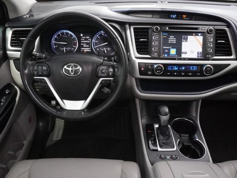 Used 2019 Toyota Highlander Limited FWD image 25