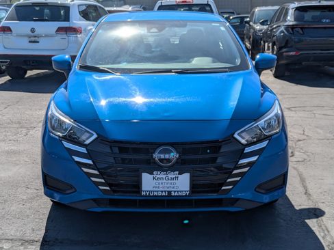 Used 2023 Nissan Versa SV FWD image 11